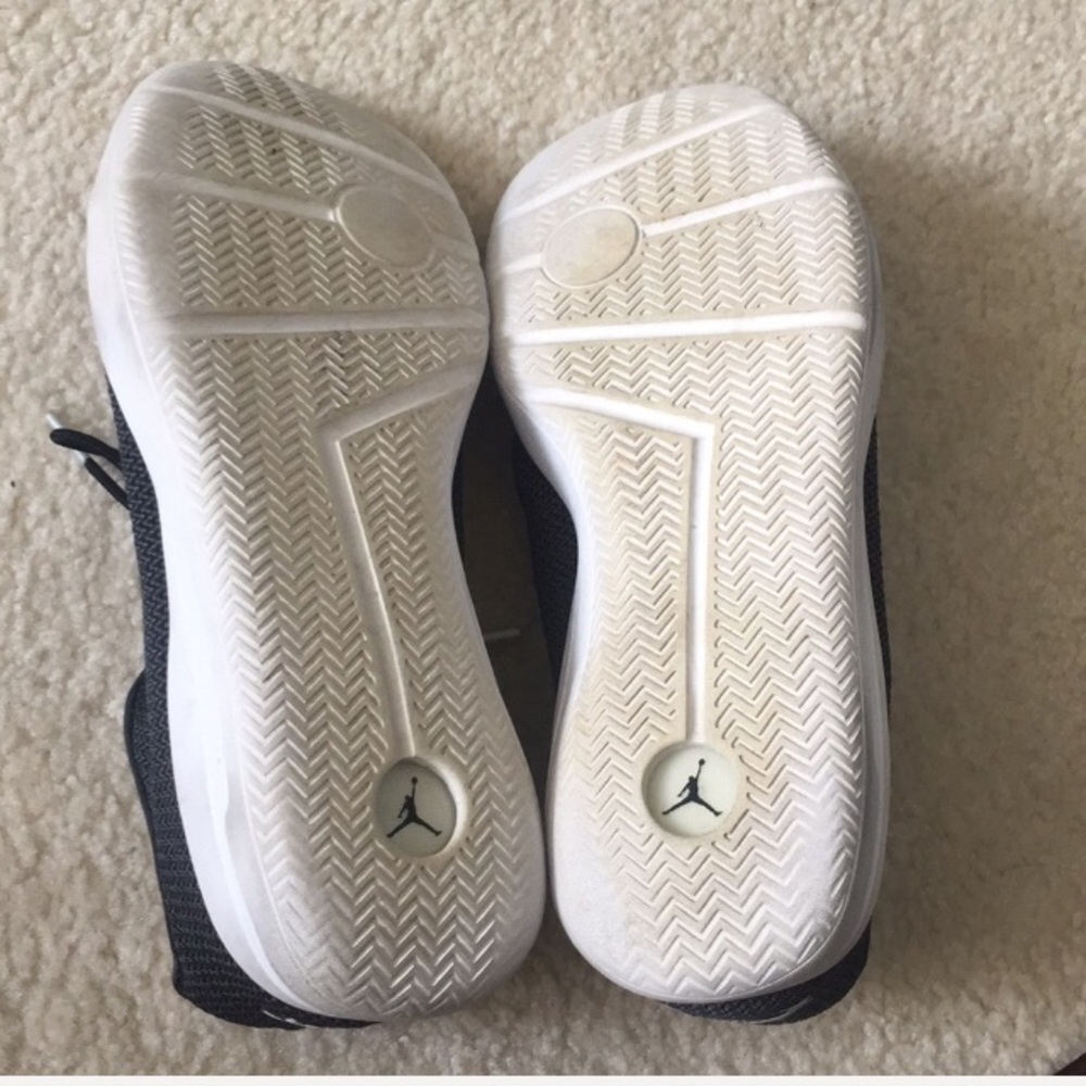 Men’s Nike Air Sneakers (size 10.5) - Picture 5 of 6